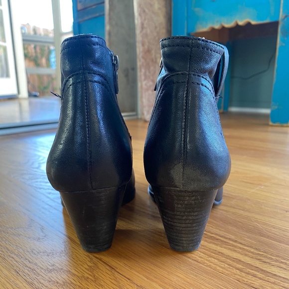 FRYE REINA GENUINE LEATHER WESTERN ZIP BOOTIES IN BLACK WOMANS SIZE 7.5 - Picture 4 of 9